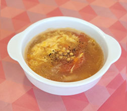 トマトと卵の玄米スープ（４人分）